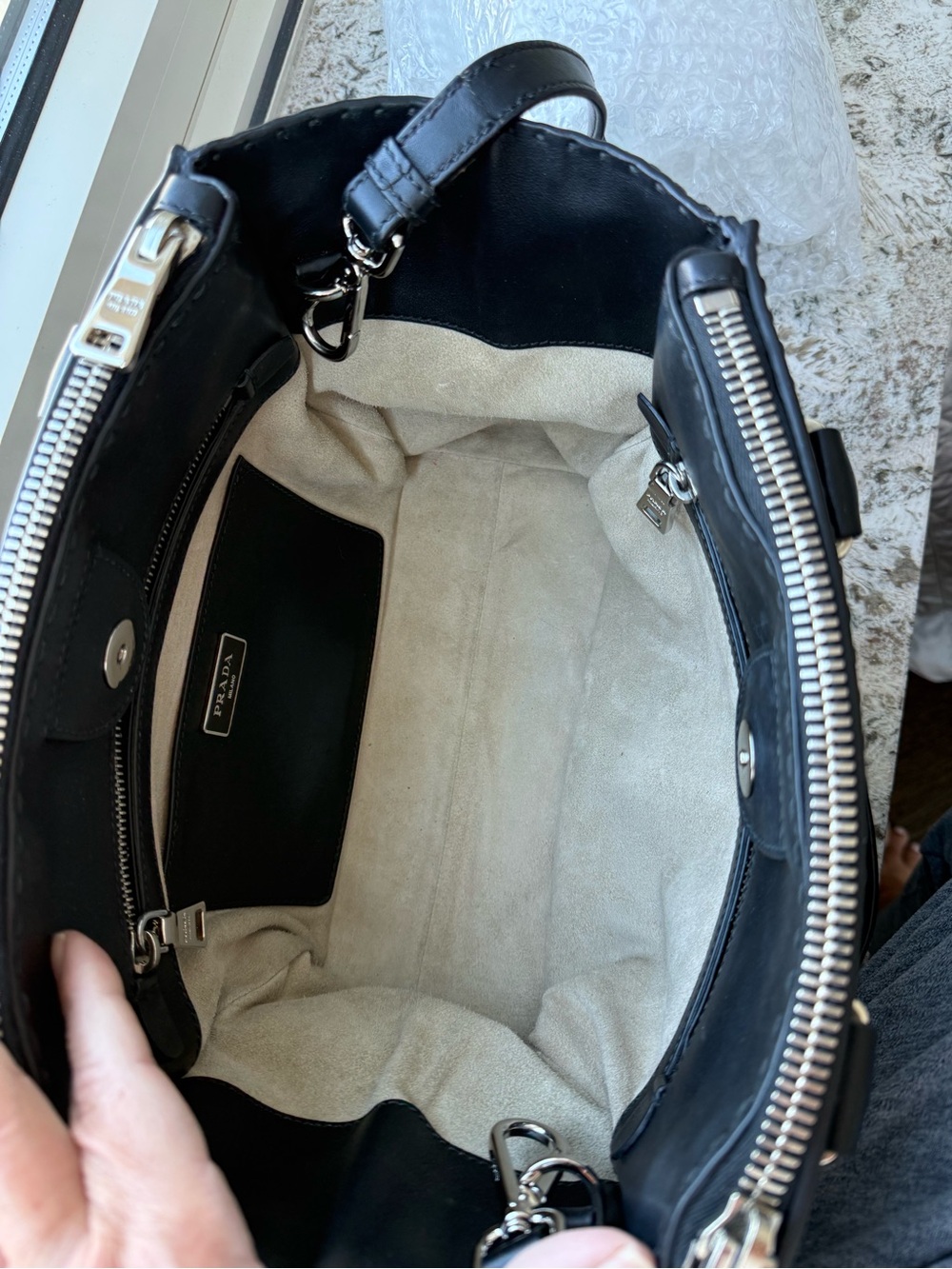Authentic Prada Twin Pocket City Crossbody Tote in Black Saffiano Leather w/COA - Picture 8 of 15